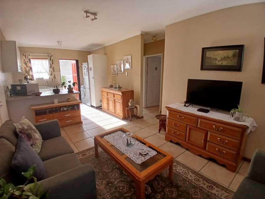 To Let 2 Bedroom Property for Rent in Guldenland Western Cape
